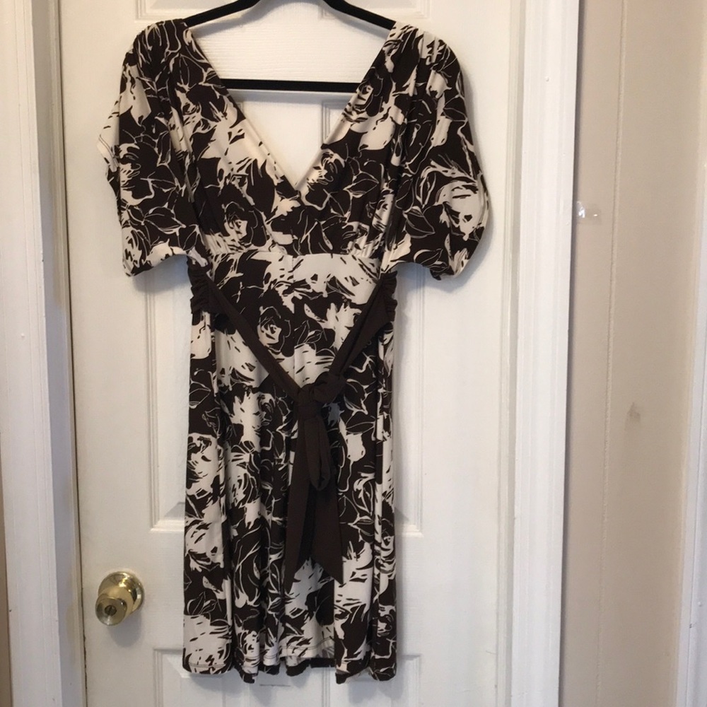 Women’s dress - Picture 2 of 5